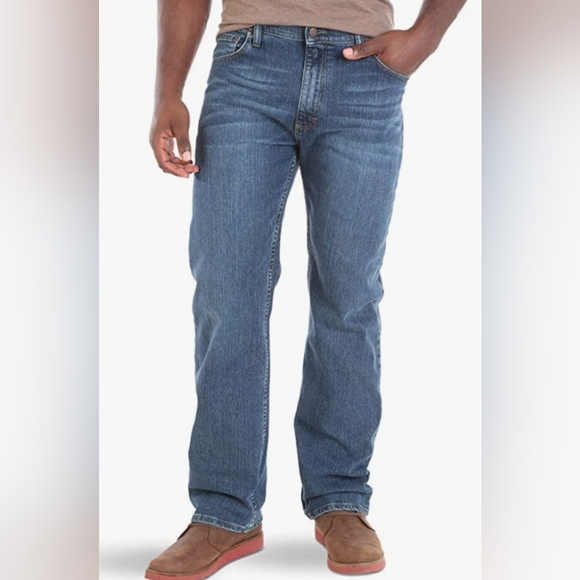 Men's  Regular Fit Jeans by Wrangler - Picture 1 of 6